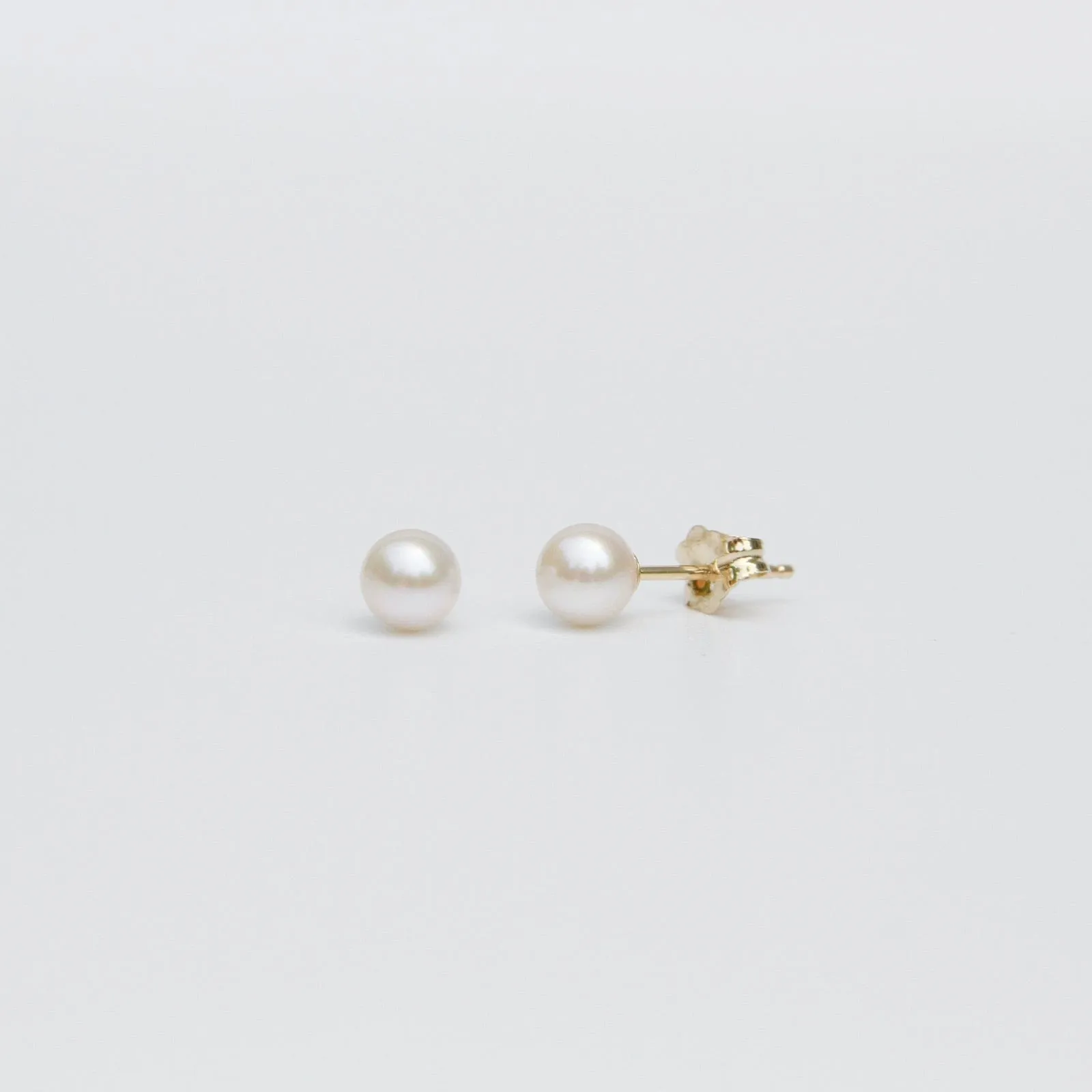 14k 5mm White Pearl Stud