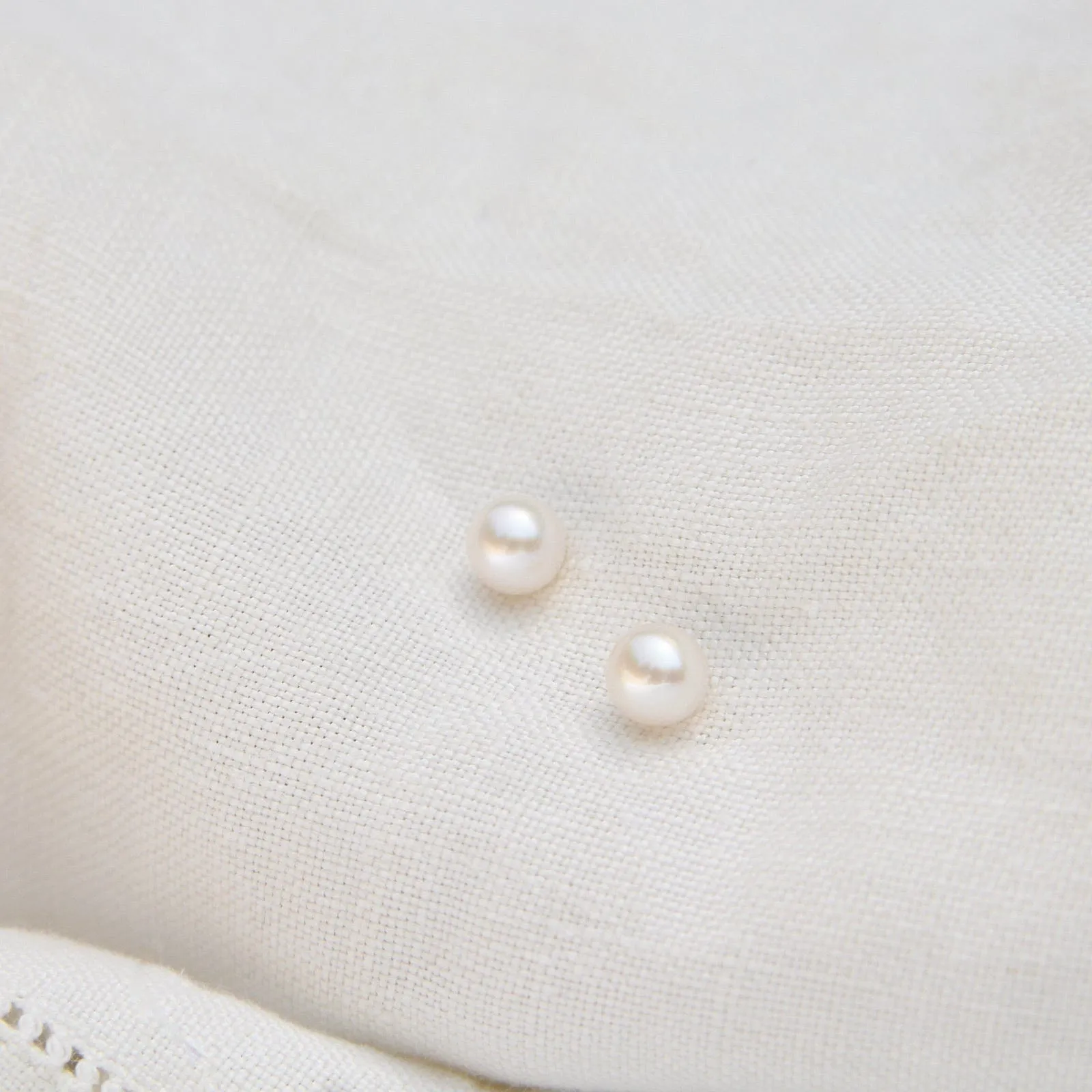 14k 5mm White Pearl Stud