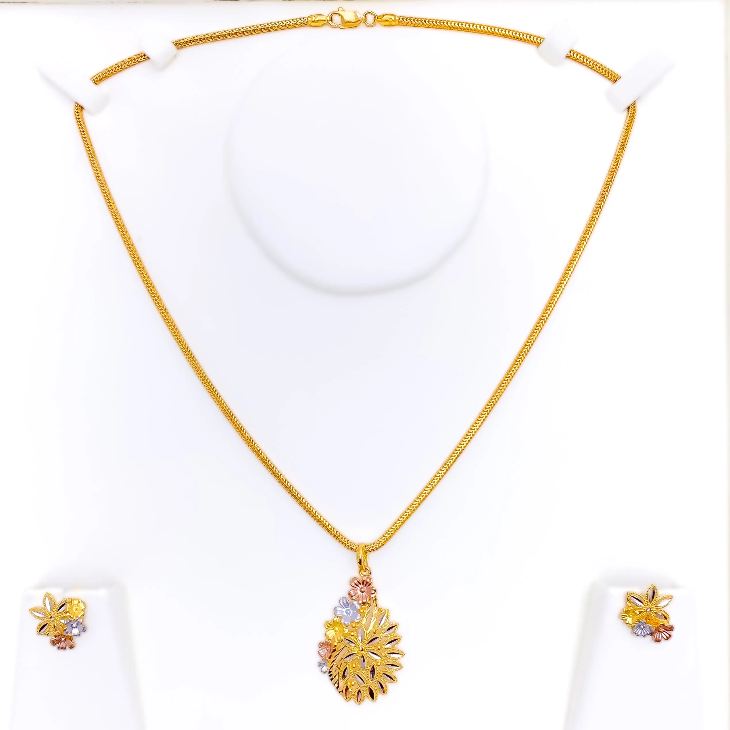 Beautiful Charming Floral 22K Gold Pendant Set