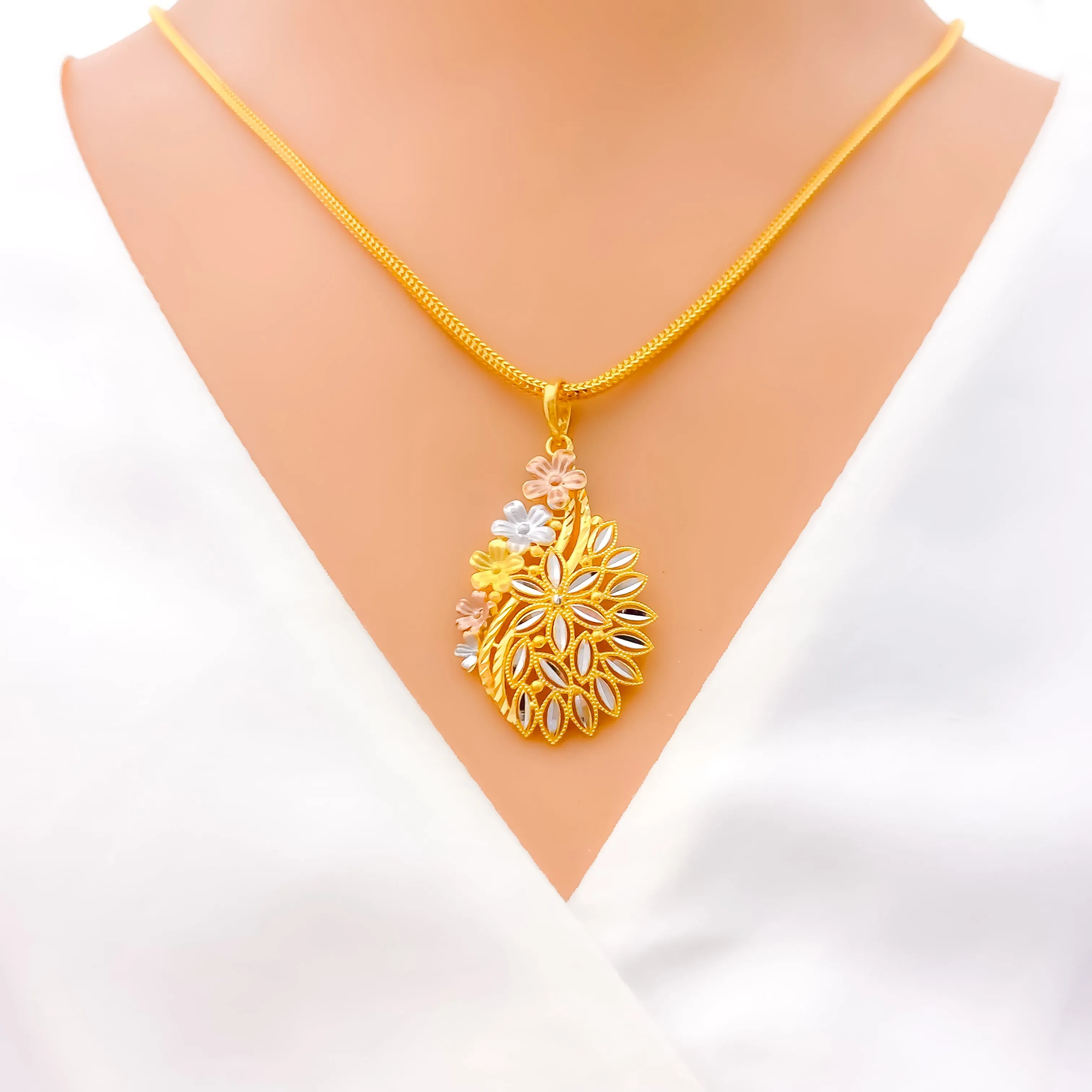 Beautiful Charming Floral 22K Gold Pendant Set