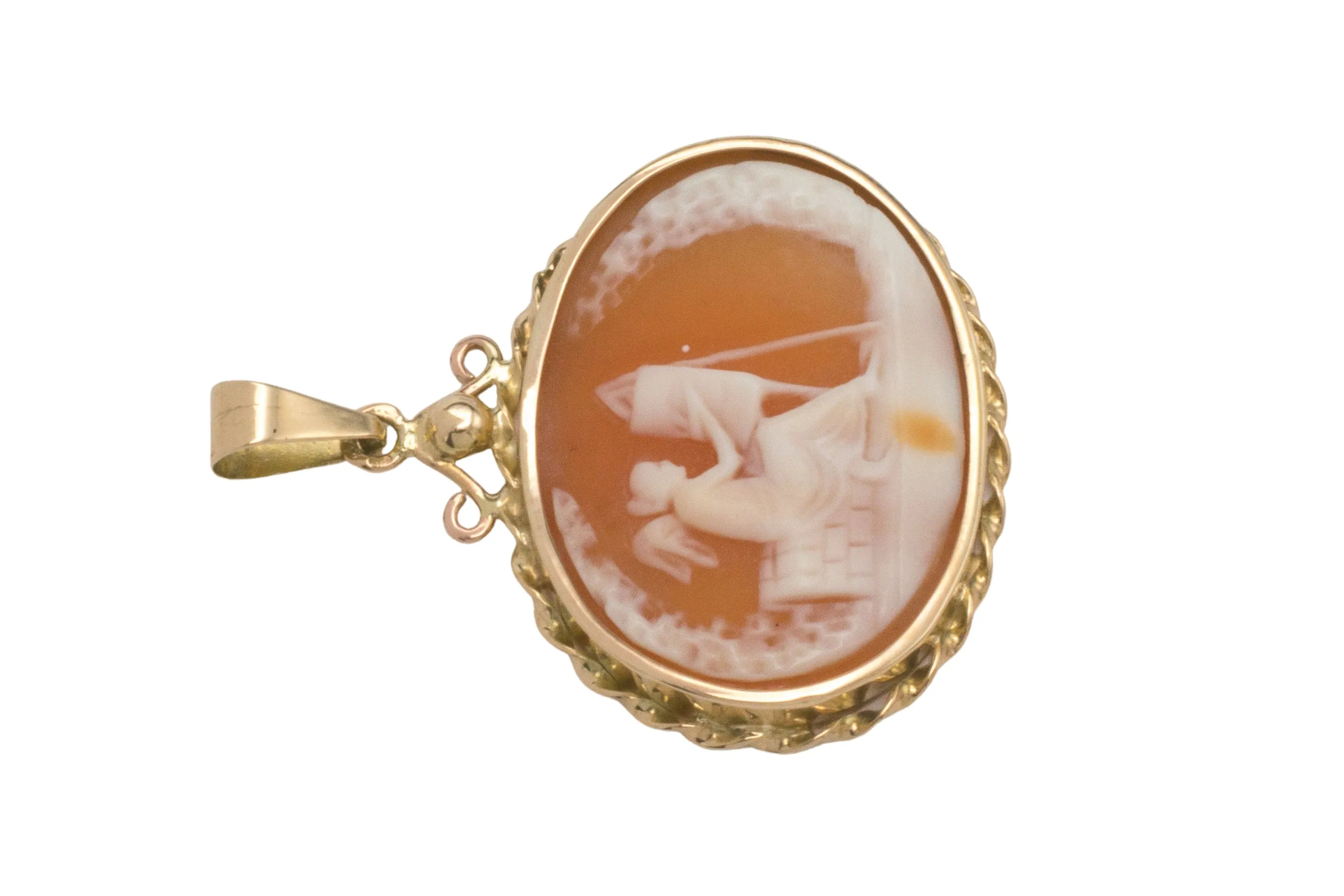 Cameo pendant in 14 carat gold