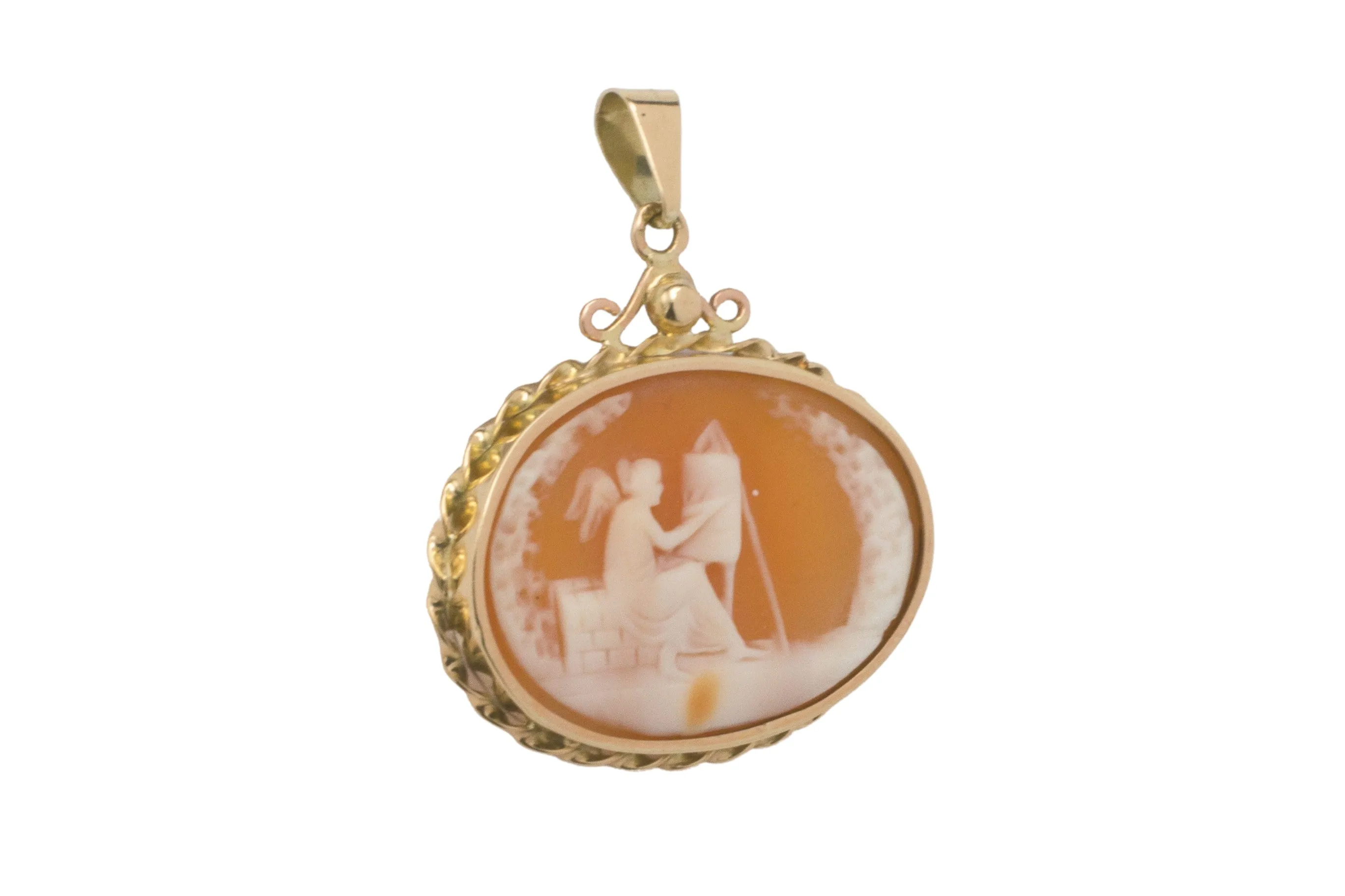 Cameo pendant in 14 carat gold