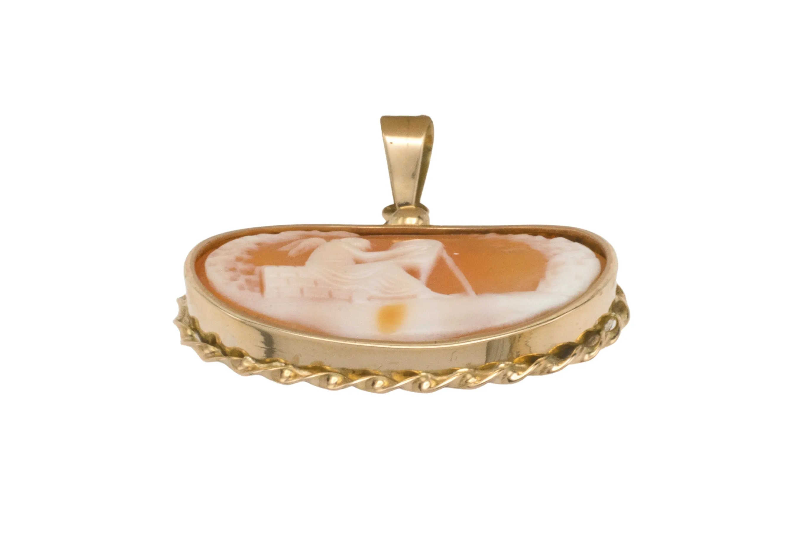 Cameo pendant in 14 carat gold