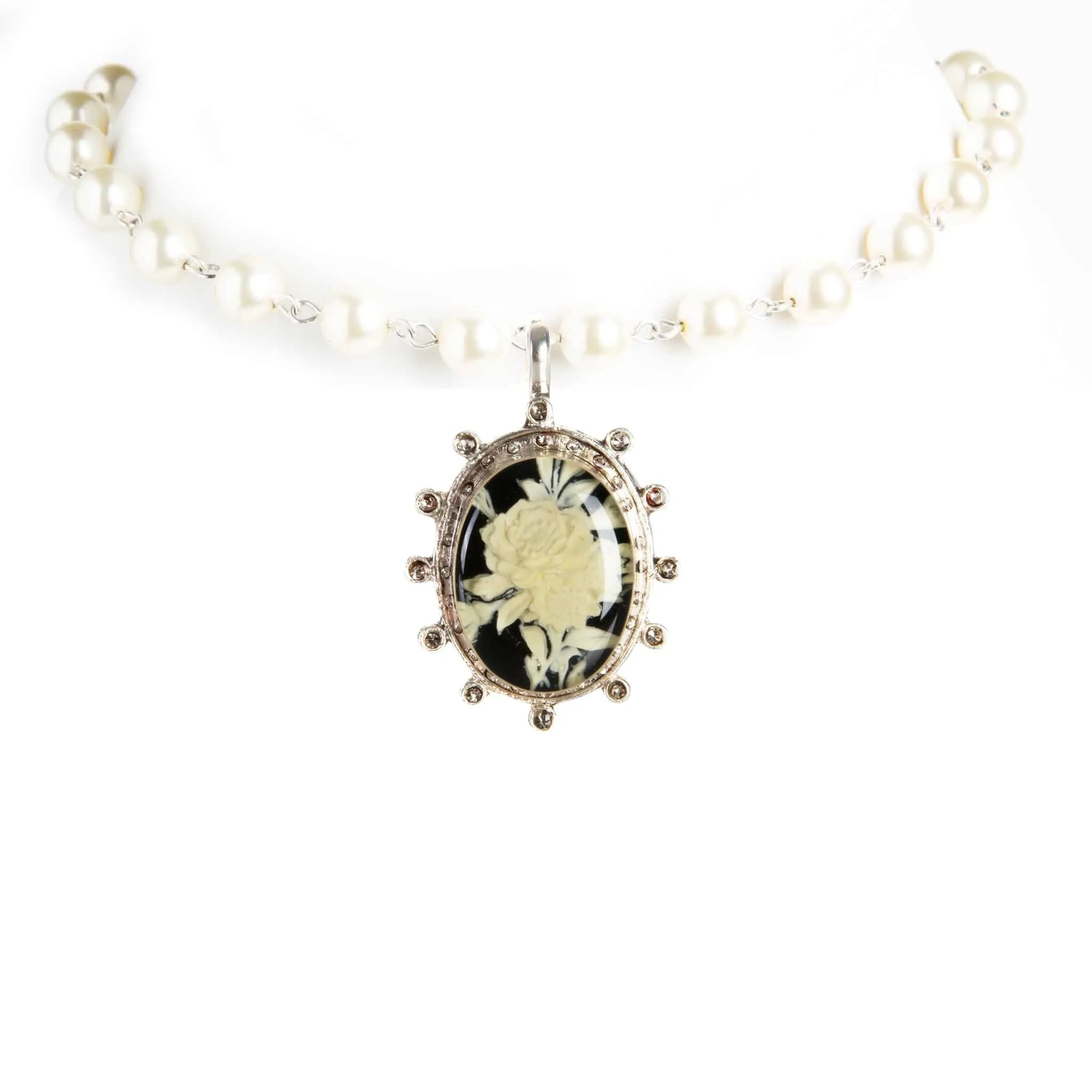 Iconic Pearl Choker Cream Pearl with All Medallions