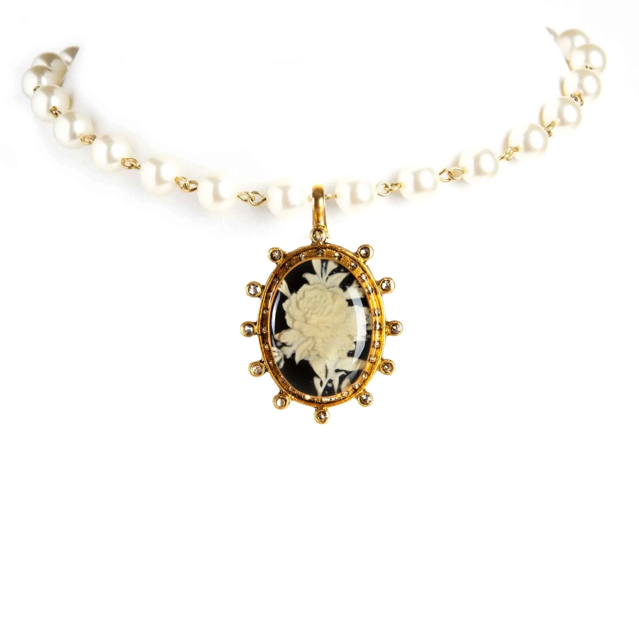 Iconic Pearl Choker Cream Pearl with All Medallions