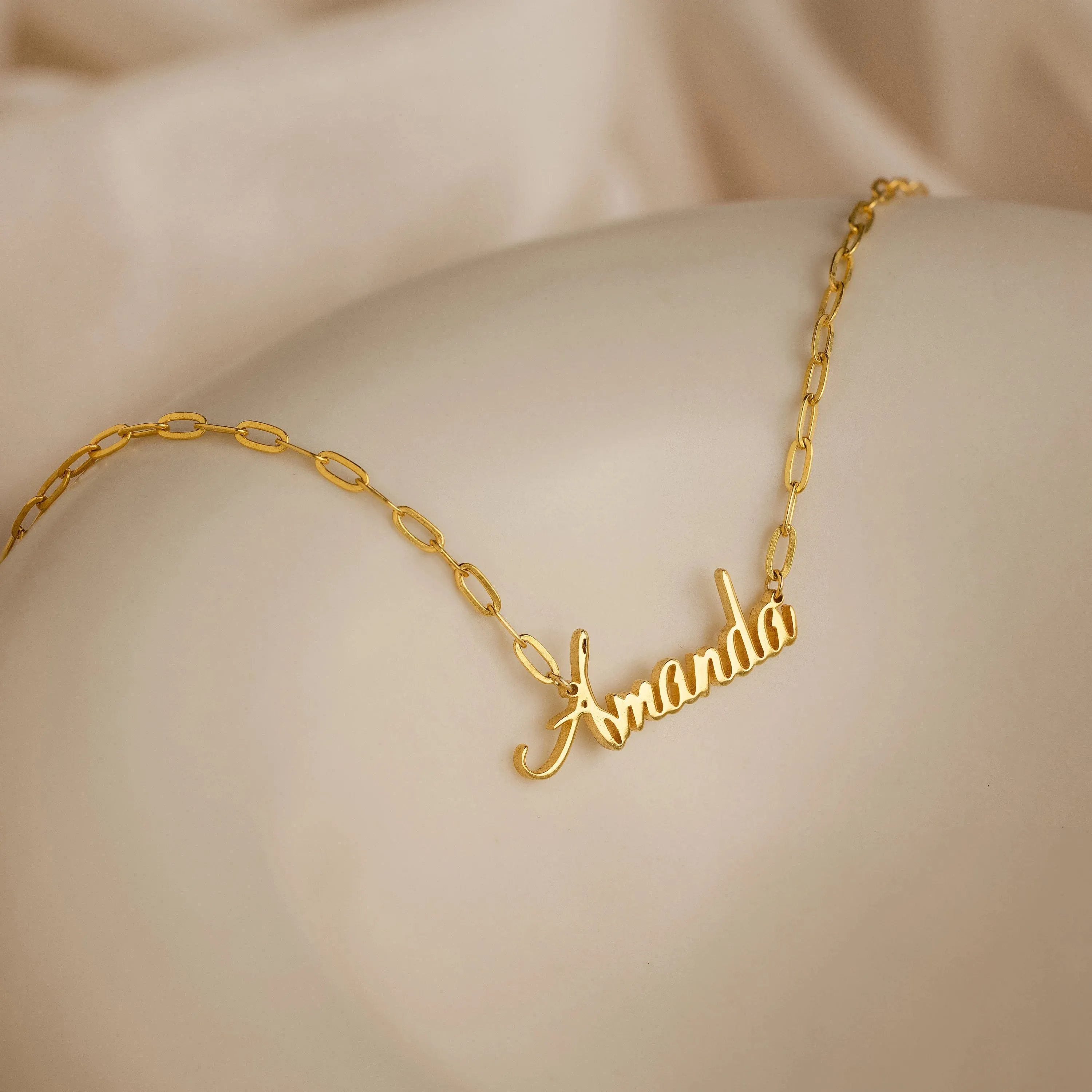 Luna Name Necklace in Paperclip Chain