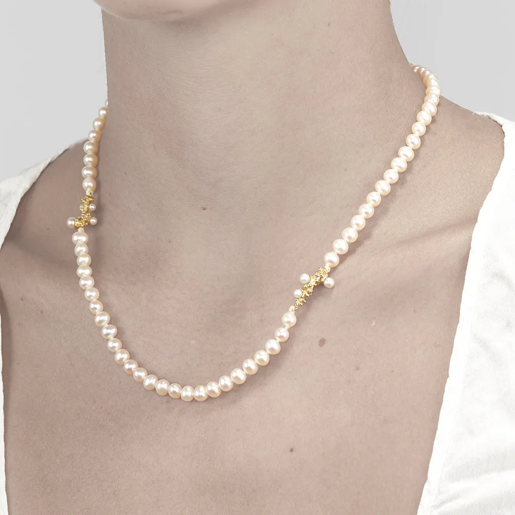 Pearl Necklace with Diamonds and Granules