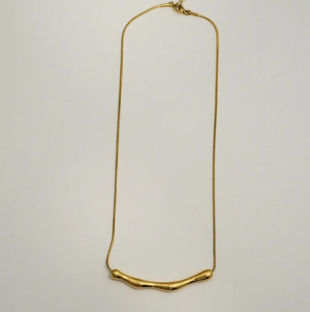 Sassy Modern Bold Elongated 18K Gold Plated Chain Pendant Necklace